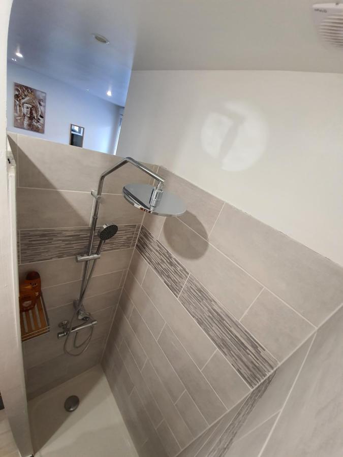 Suite Jacuzzi Privatif Plage Des Catalans Марсель Экстерьер фото