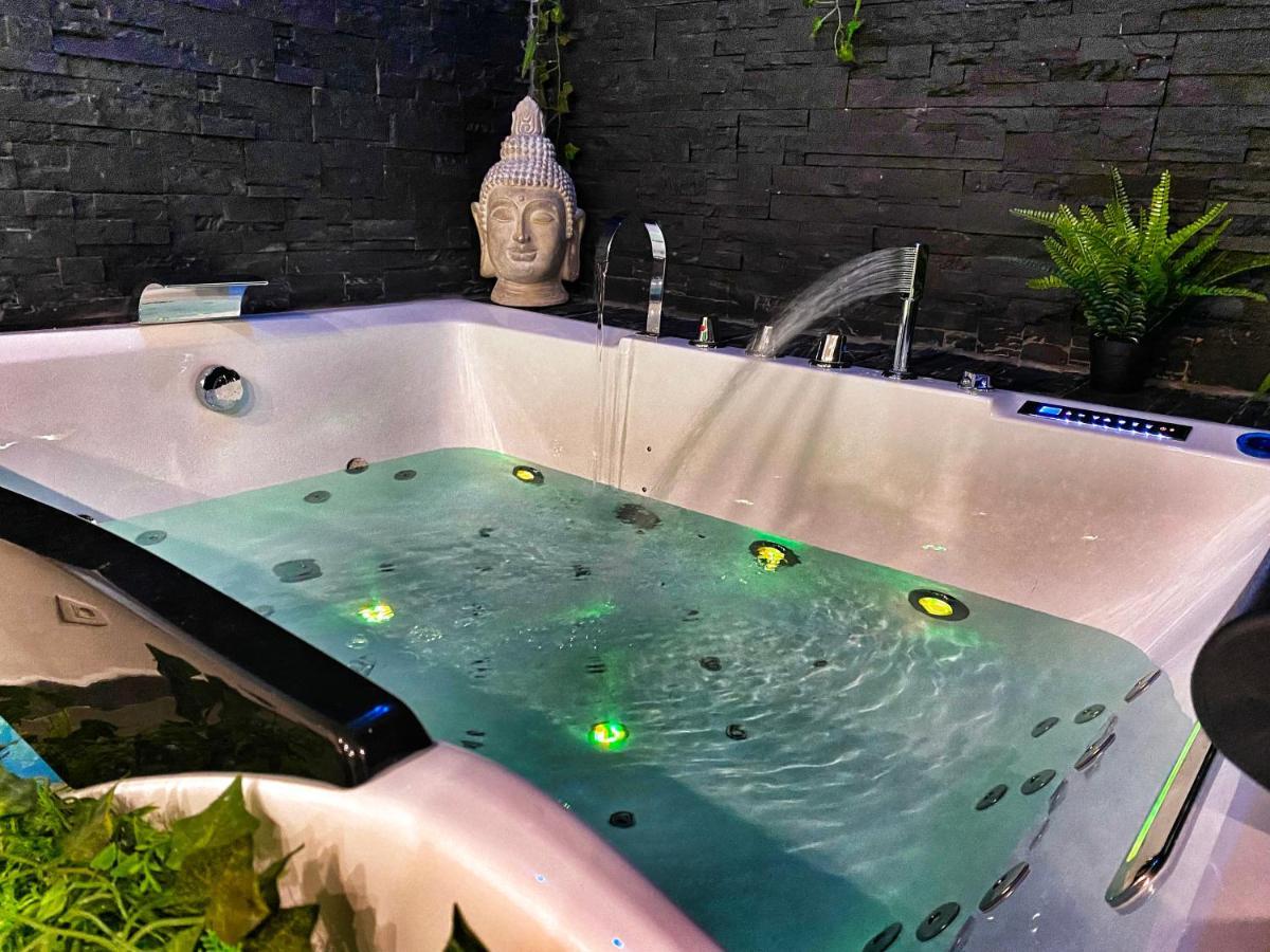 Suite Jacuzzi Privatif Plage Des Catalans Марсель Экстерьер фото
