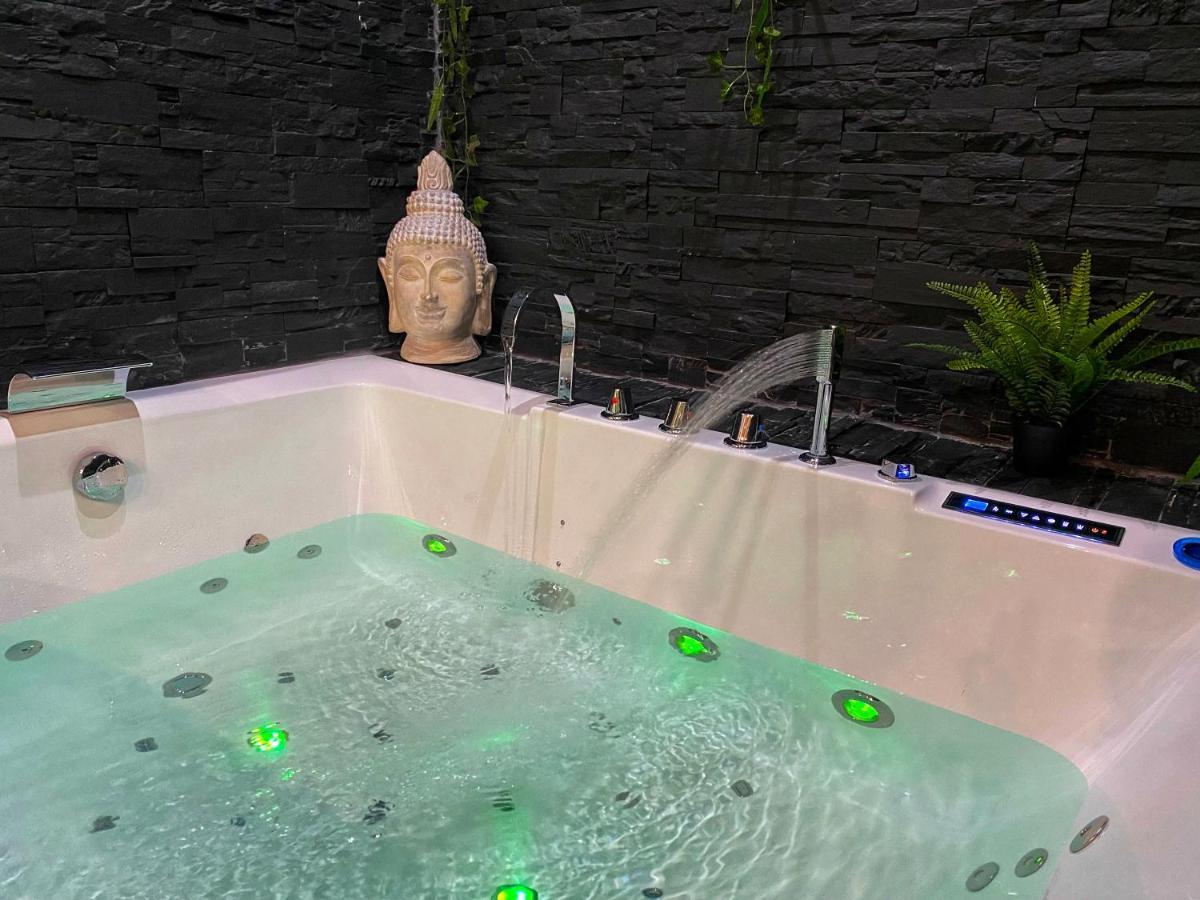 Suite Jacuzzi Privatif Plage Des Catalans Марсель Экстерьер фото